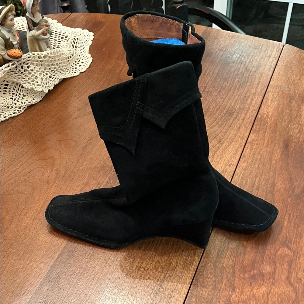 Chic Black Suede Heeled Boots